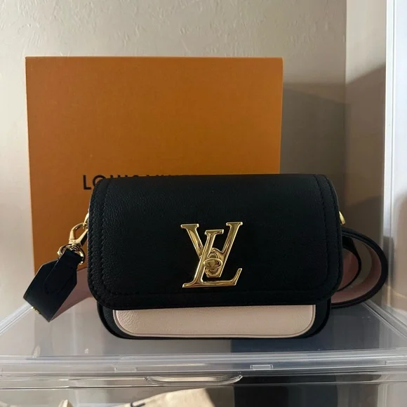 Louis Vuitton Elegant Black and Cream Crossbody - Picture 2 of 3